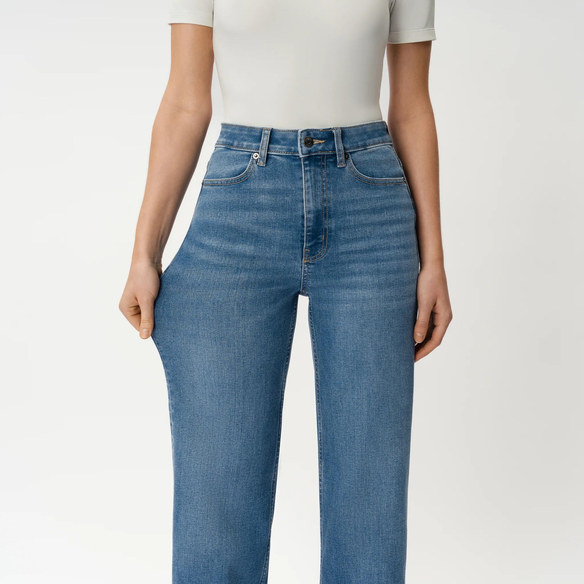 Relaxed ComfortDenim™ Jeans - Image 4