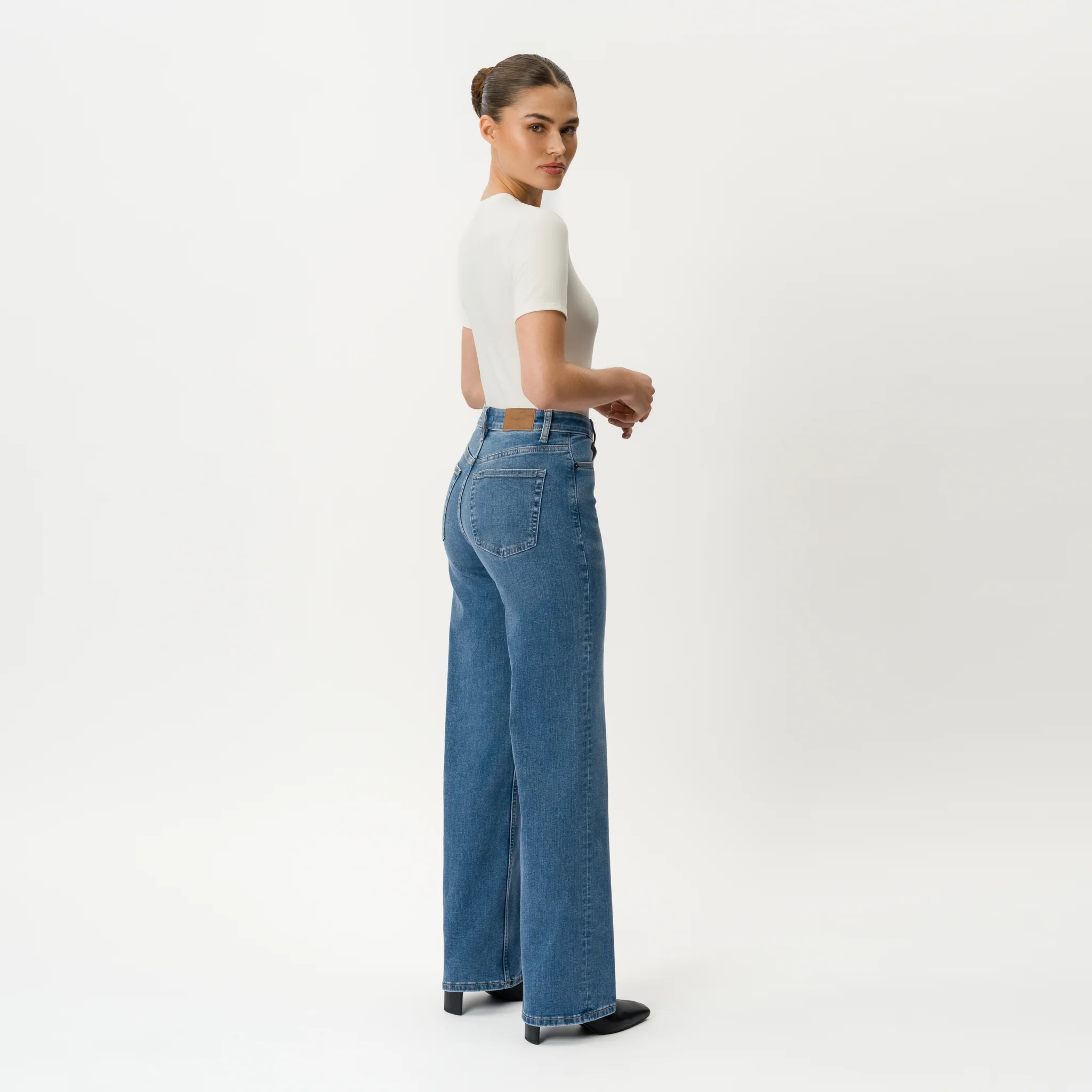 Relaxed ComfortDenim™ Jeans - Image 5