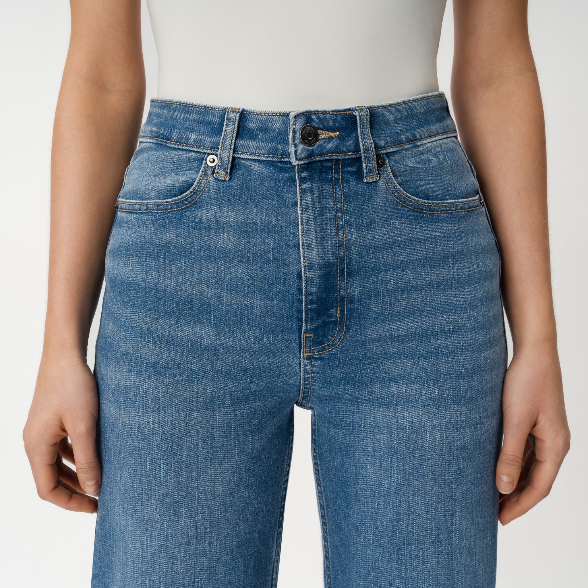 Relaxed ComfortDenim™ Jeans - Image 9